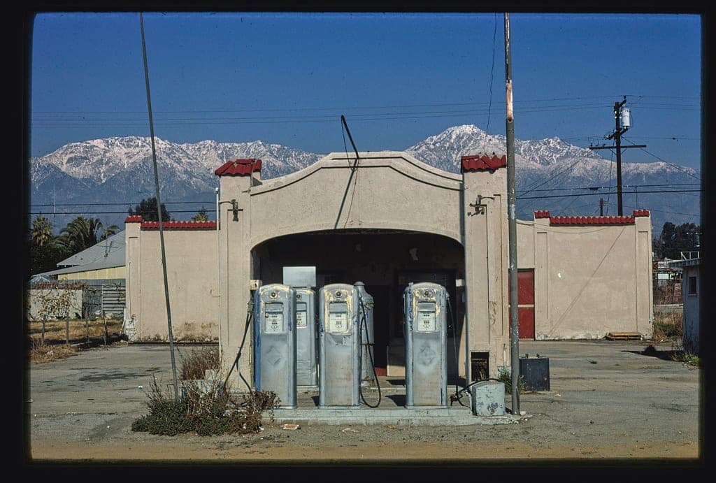 John Margolies photograph of the Cucamonga service station during its years as a Richfield gas station