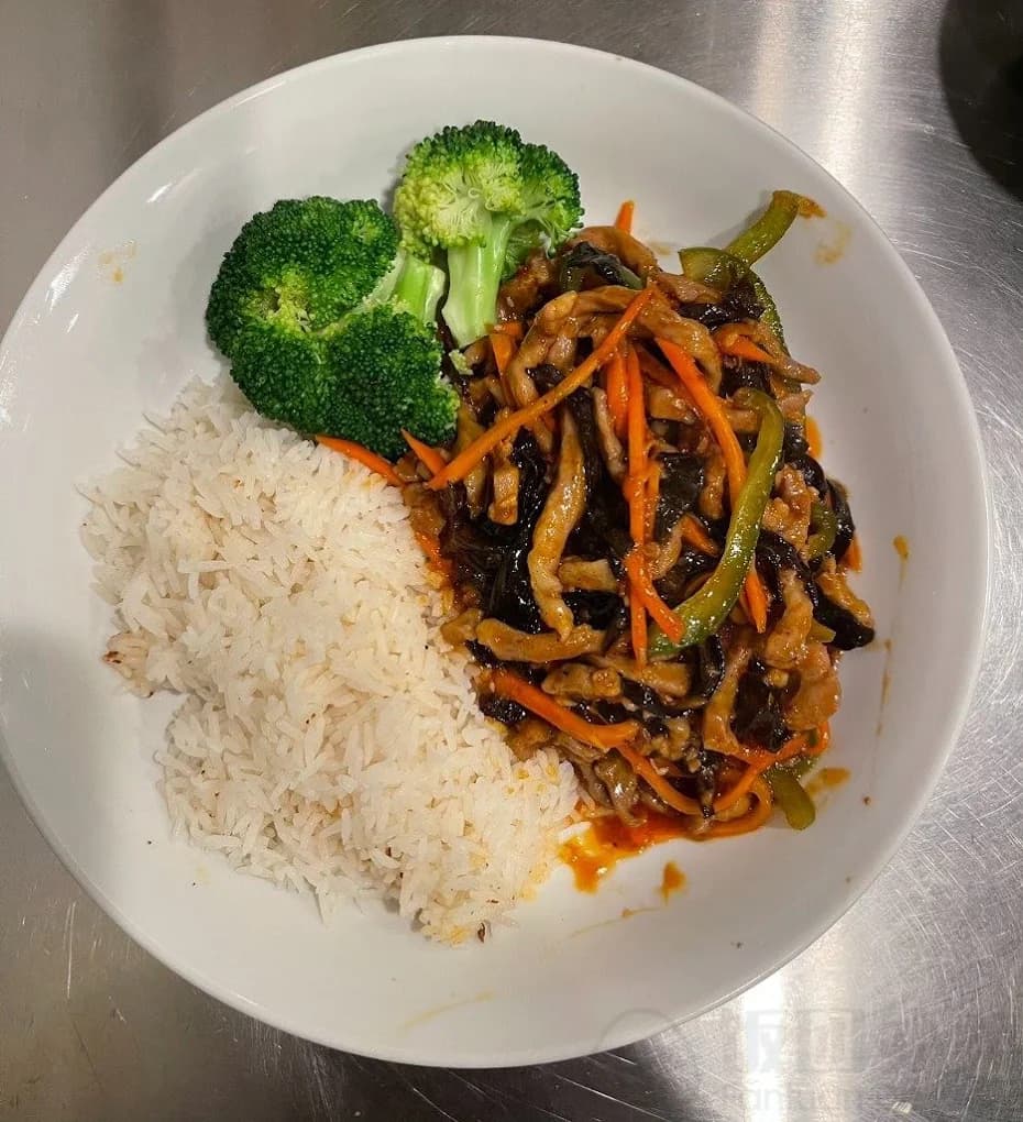 Shredded pork stir-fry with carrots and peppers, steamed rice and broccoli from Cup Noodle Shop