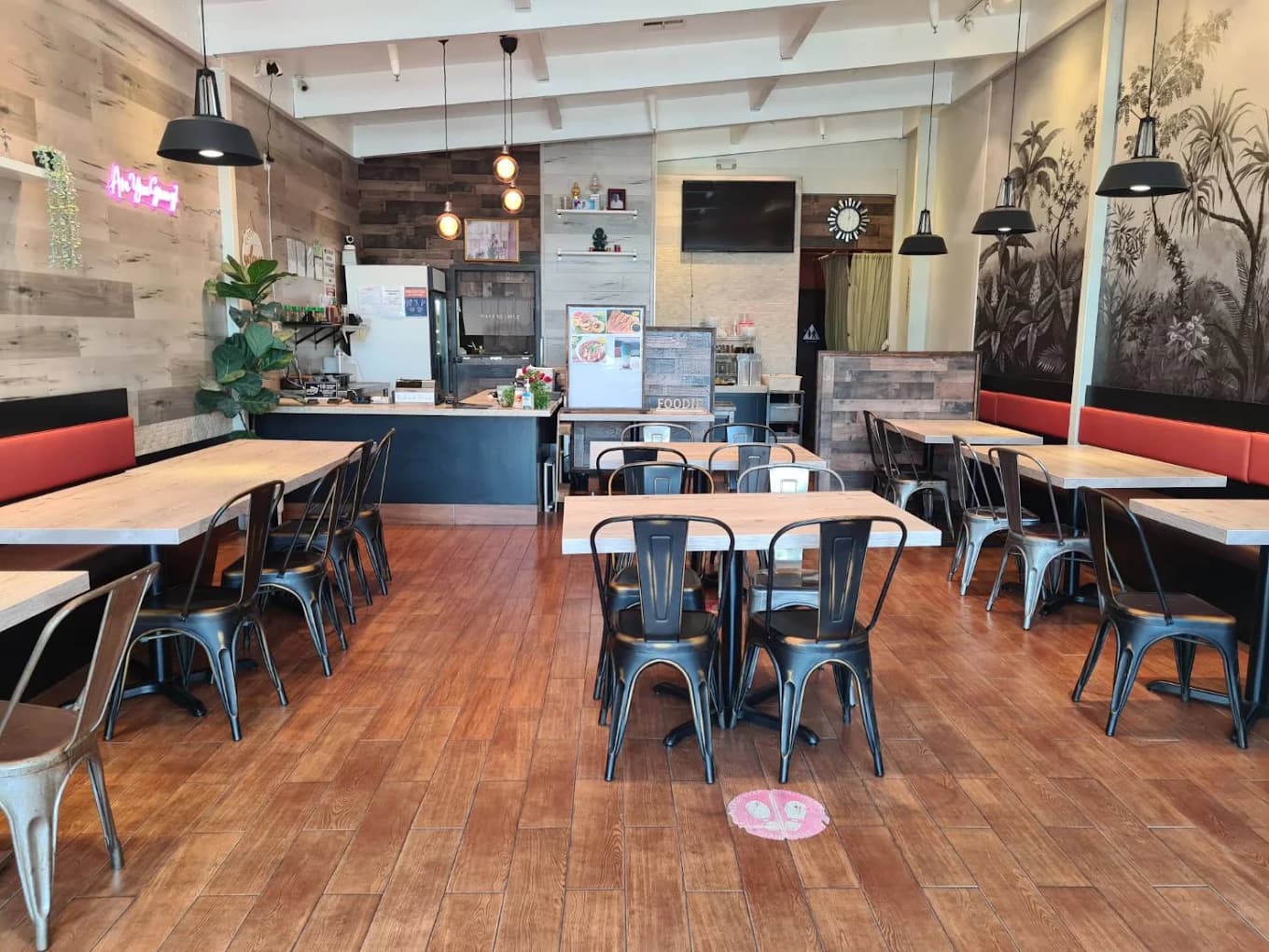 Dining room with wood tables, metal chairs and red booths at Groove Thai Restaurant