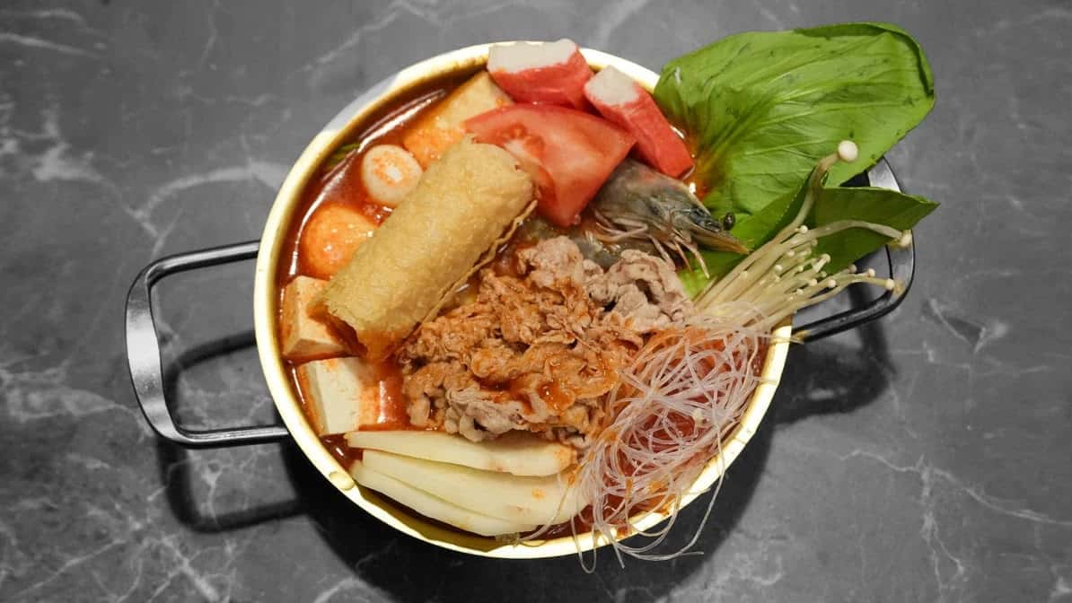 Hot pot with shrimp, sliced beef, tofu, glass noodles and mushrooms at Minime Pots and Noodles