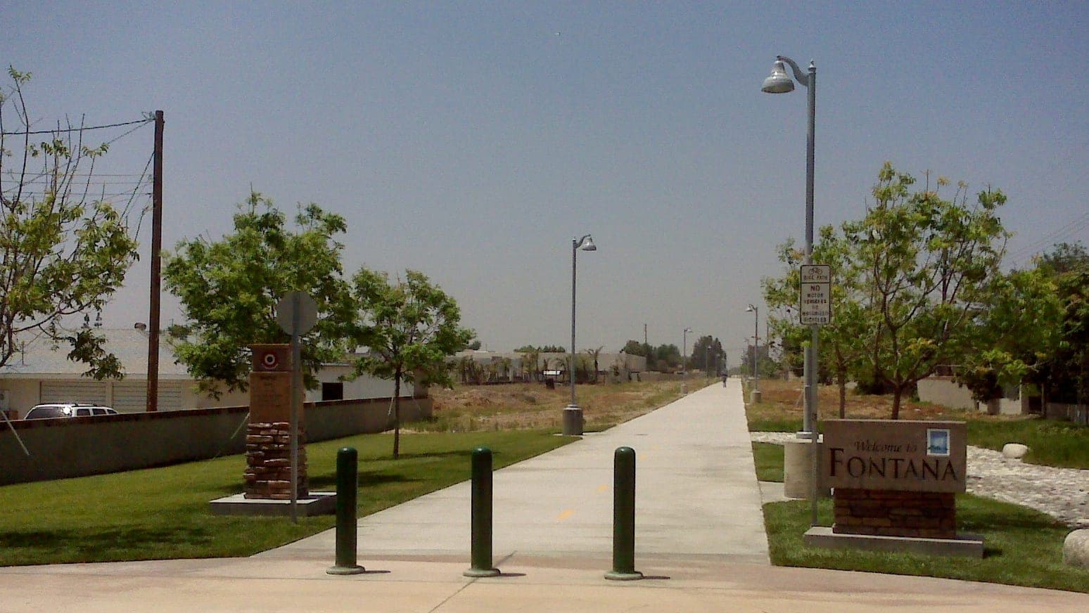 The paved Pacific Electric Inland Empire Trail with its parallel decomposed-granite path