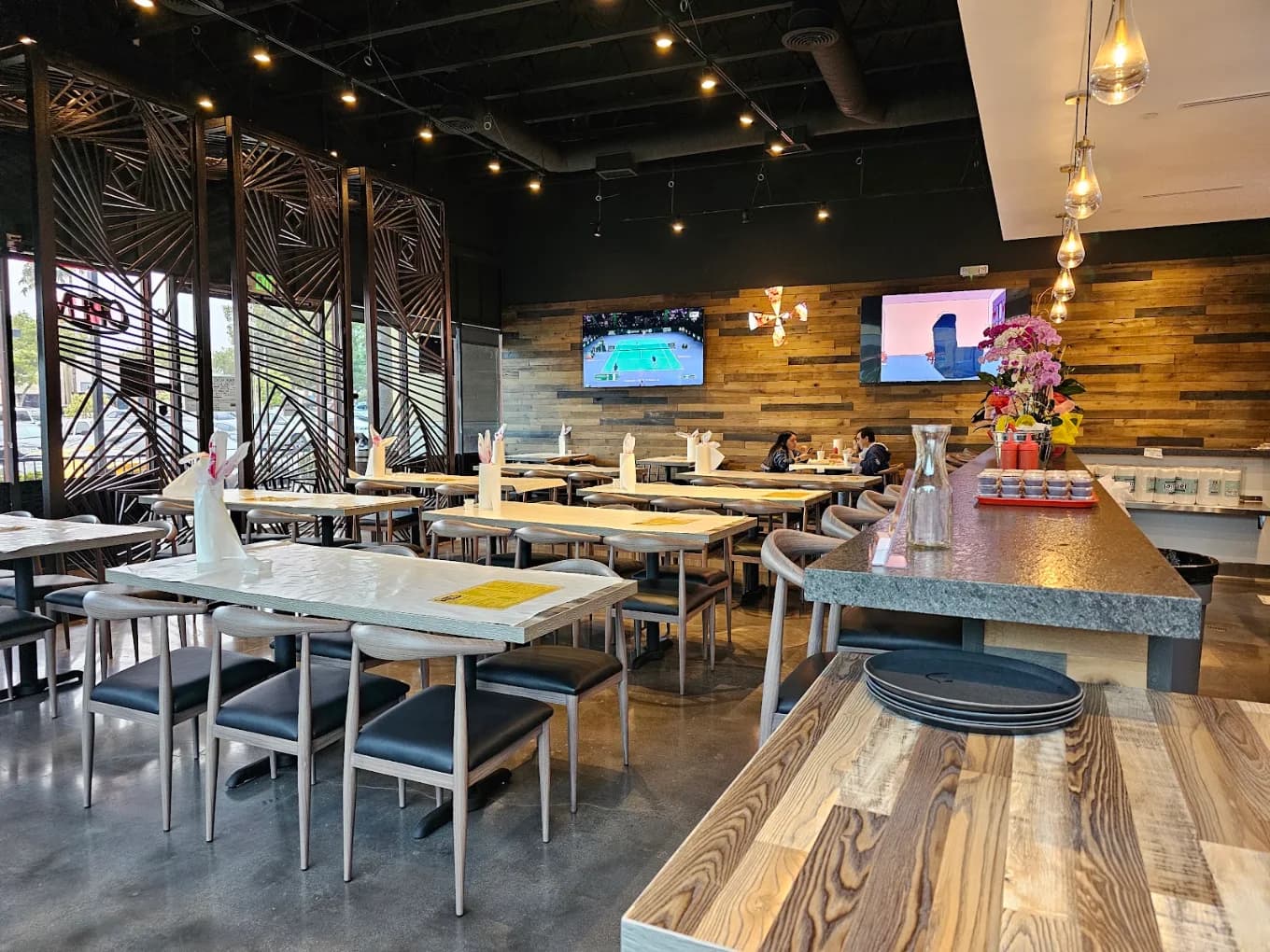 Dining room at The Bucket Crab and Crawfish with paper-covered tables and a wood-plank wall